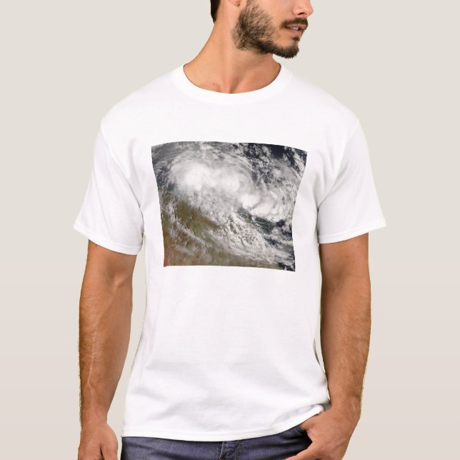Tropischer Cyclone Olga über Nordostasien T-Shirt (Vorderseite)