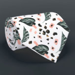 Tropischer Dschungel| Rosa Leopard Krawatte<br><div class="desc">Trendy mit Monogramm Design. Diese Krawatte ist elegant und modern und macht das perfekte Accessoire. Fügen Sie diesem Design Ihre benutzerdefinierte Formulierung hinzu, indem Sie die "Bearbeiten Sie diese Designvorlage"-Felder auf der rechten Seite des Elements verwenden, oder klicken Sie auf die blaue Schaltfläche "Anpassen Sie es", um den Text zu...</div>