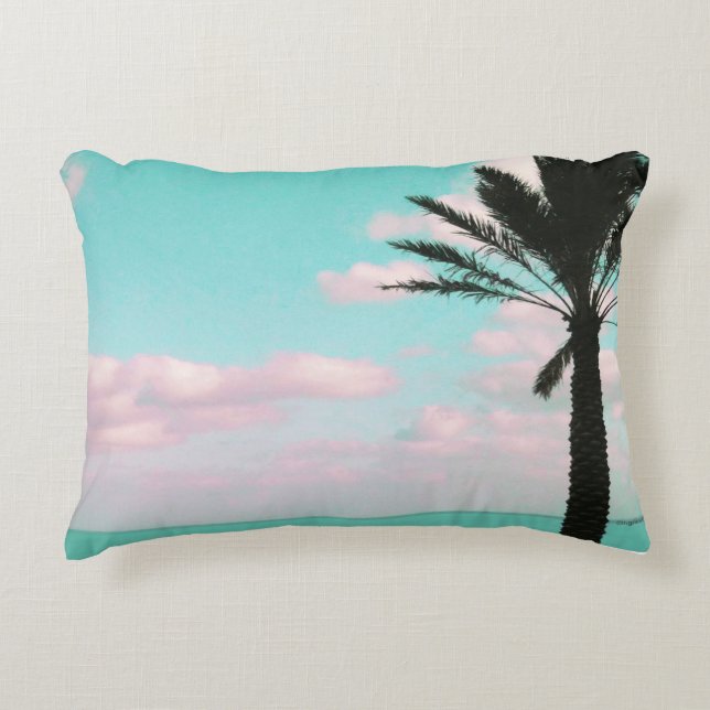 Tropischer Strand, Blick aufs Meer, rosa Wolken, P Dekokissen (Vorderseite)