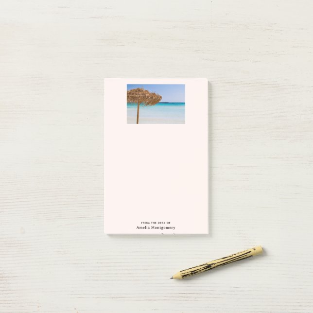 Tropischer Strand mit Strohdach-Schirm Post-it Klebezettel (Auf Schreibtisch)