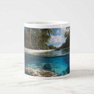 Tropischer Strandbecher - Geteilte Ansicht Ozean-T Jumbo-Tasse