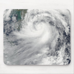 Tropischer Sturm Chanthu Mousepad