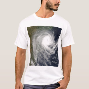 Tropischer Wirbelsturm Favio über Mosambik T-Shirt