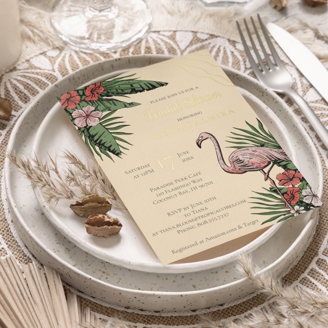 Tropisches Flamingo Gelbes Brautparty Gold Folieneinladung (Elegant & Chic Yellow Floral Flamingo & Hibiscus Flowers Tropical, Summer, Beach Wedding Invitation)