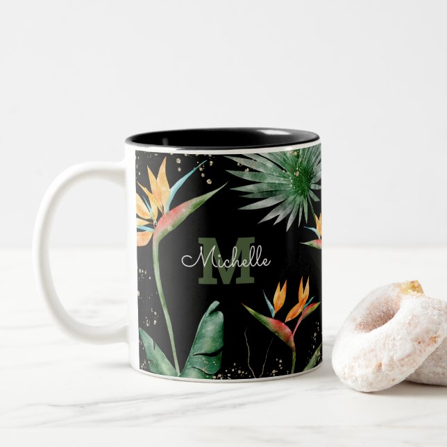 Tropisches Foliage Palm Monogram Script Gold Zweifarbige Tasse (Mit Donut)