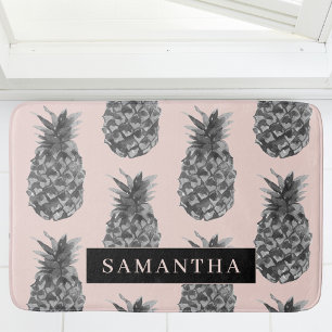 Tropisches Grau & Rosa Ananas-Muster mit Namen Badematte
