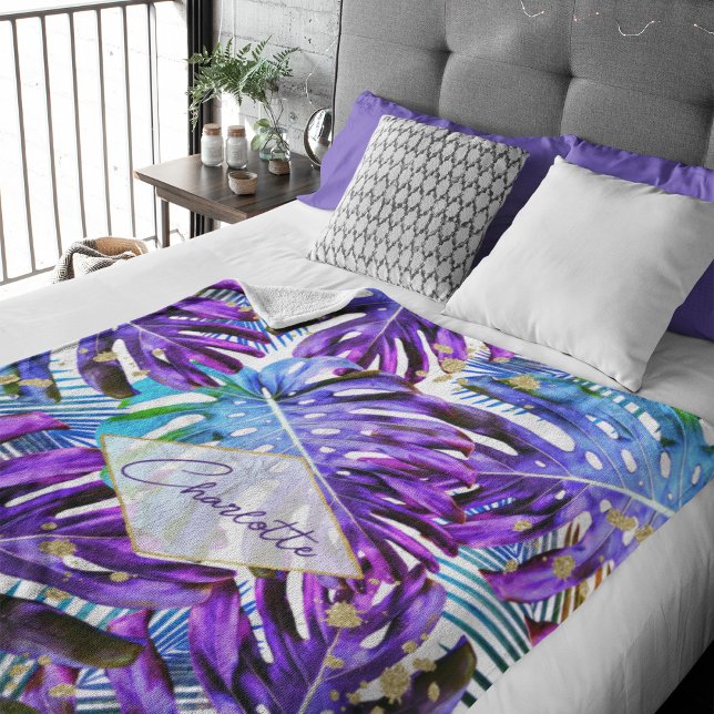 Tropisches Lila Monstera-Leaf-Muster Moderne Fleecedecke (Von Creator hochgeladen)