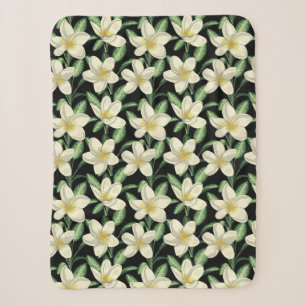 Tropisches nahtloses Muster weiße Blumen grüner Bl Sherpadecke
