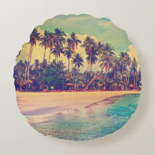 Tropisches Paradies: Meer, Hotel, Strand. Rundes Kissen