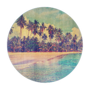 Tropisches Paradies: Meer, Hotel, Strand. Schneidebrett