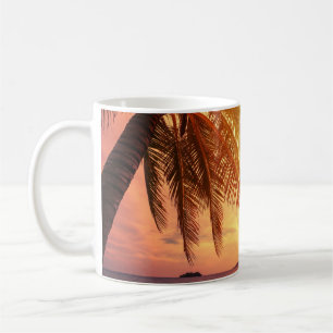 Tropisches Strandparadies: Serene Landschaft. Kaffeetasse