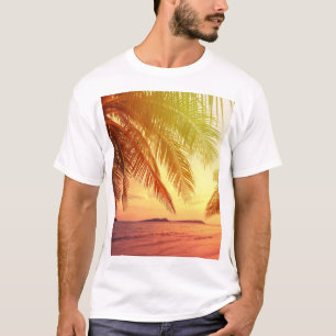 Tropisches Strandparadies: Serene Landschaft. T-Shirt