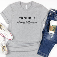 Trouble folgt mir lustige Paare schwarzen Text ihr