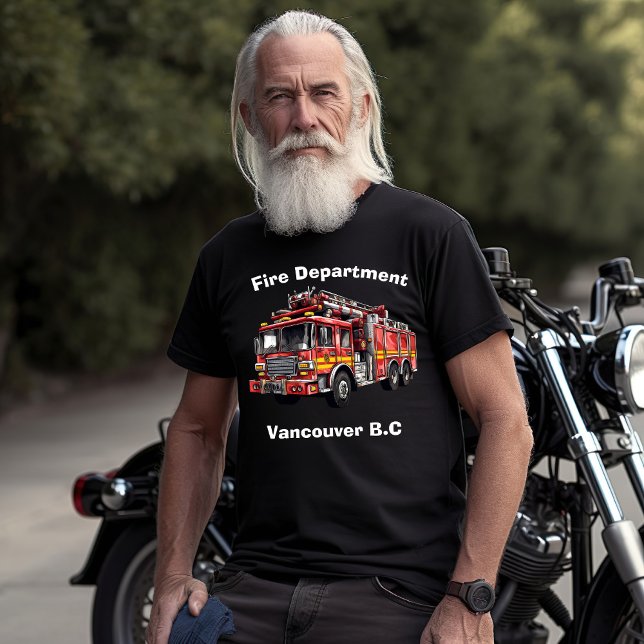 Truck des Feuerwehrmanns ist bei Morgengrauen eins T-Shirt (Von Creator hochgeladen)