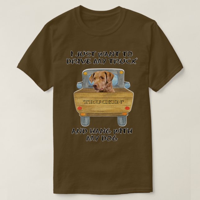 Truck Driving Dog Chesapeake Bay Retriever  T-Shirt (Design vorne)