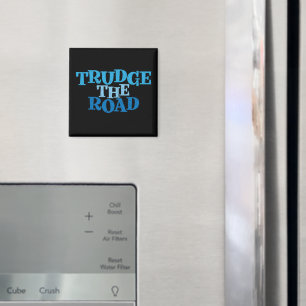 Trudge der Road-Erholung Slogan Magnet