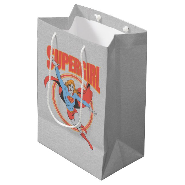 True Vintag Supergirl Flying Graphic Mittlere Geschenktüte (Vorderseite Schrägansicht)