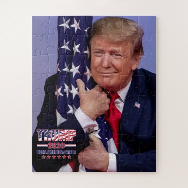 Trump 2020 umarmt die amerikanische Flagge Puzzle (Vertikal)