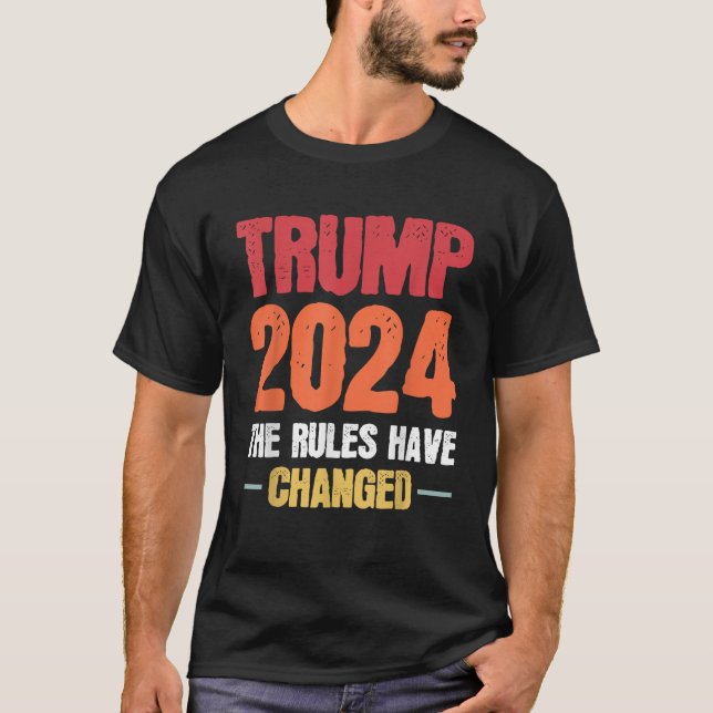 Trump 2024: Die Regeln haben die amerikanische Fla T-Shirt (Vorderseite)
