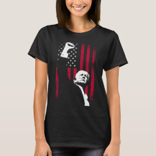 Trump 2024: Faustkampf für Amerika - US-Flaggenina T-Shirt