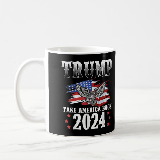 Trump 2024 nimmt Amerika zurück an die amerikanisc Kaffeetasse (Links)
