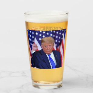Trump 2024 nimmt Amerika zurück Glas