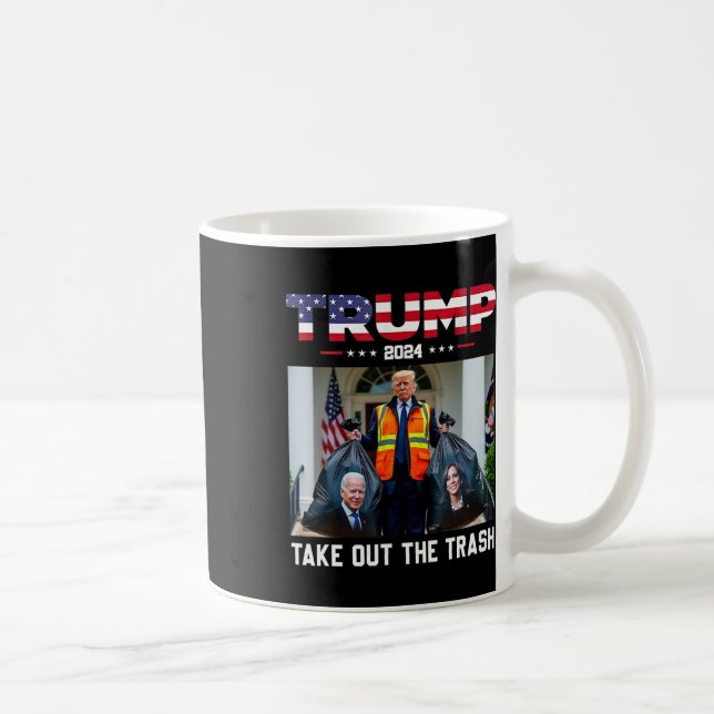 Trump 2024 nimmt den Mülleimer Trump aus dem Müll Kaffeetasse (Rechts)