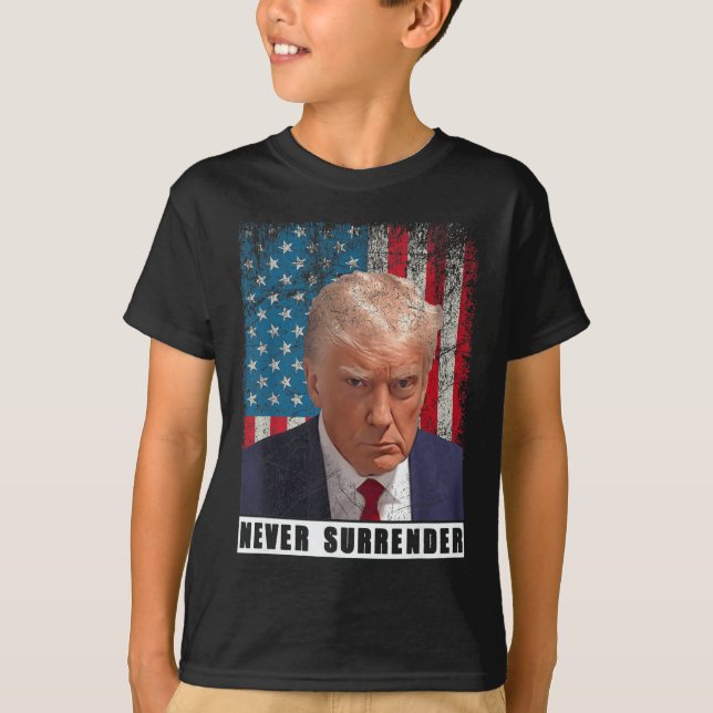 Trump 2024 Tasse Shot President Verzicht nie T-Shirt (Vorderseite)