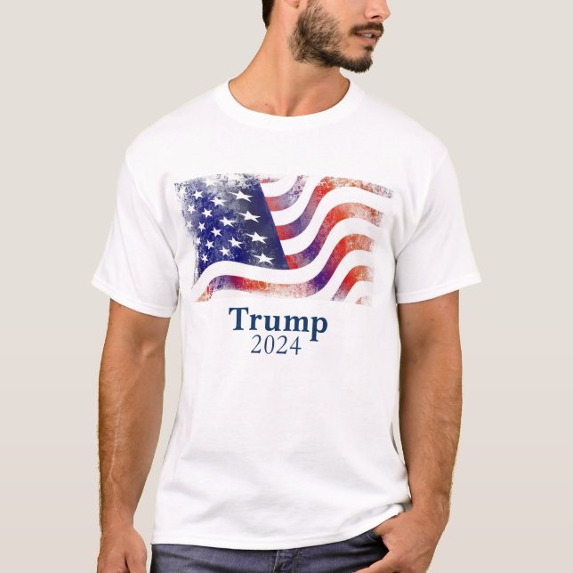 Trump 2024 verblasste amerikanische Flag-Kampagne T-Shirt (Vorderseite)