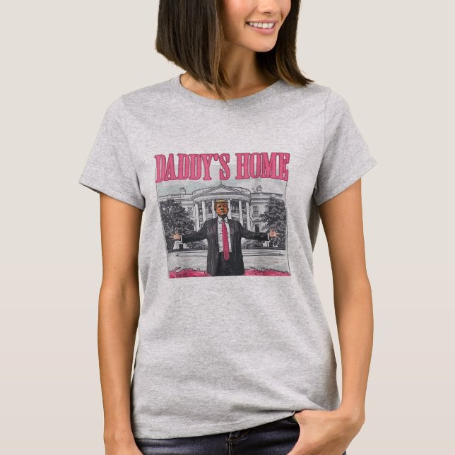 Trump 2024 Wahl Daddys Zuhause Pink T-Shirt (Vorderseite)