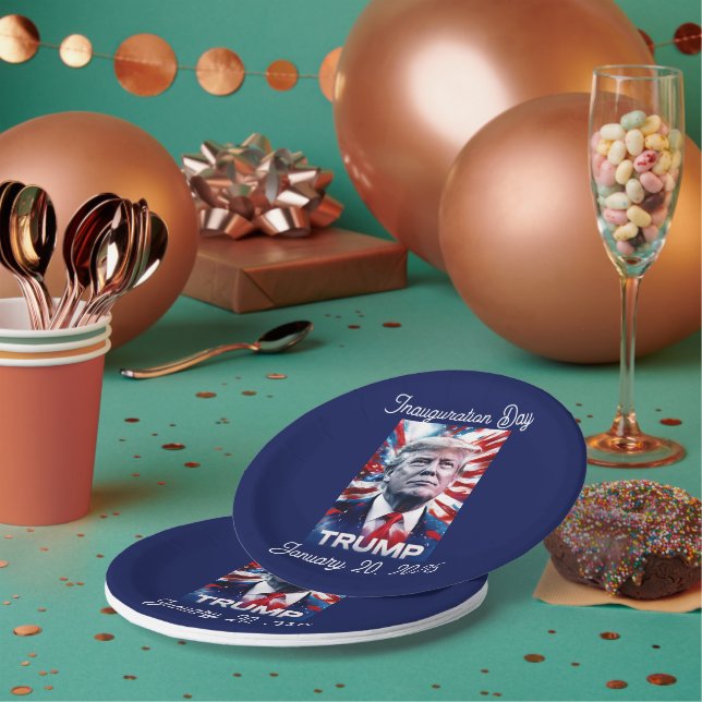 Trump beobachtet Party individuell anpassbares Pat Pappteller (Multi)