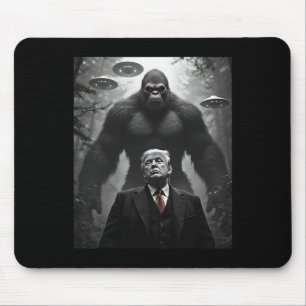Trump Bigfoot Ufo Alien Begegnung Besuchs Verschwö Mousepad