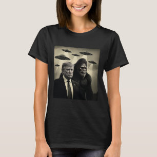 Trump Bigfoot UFO Außerirdische Begegnung Verschwö T-Shirt