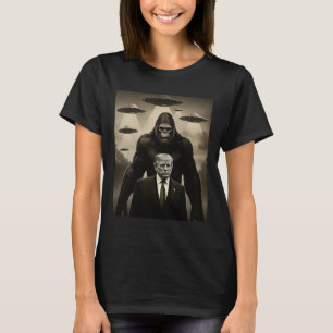 Trump Bigfoot UFO Außerirdischer Begegnung Invasio T-Shirt