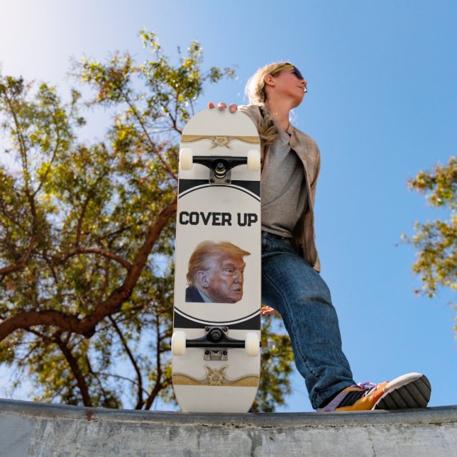 Trump Cover Up Skateboard (Außenbereich 1)