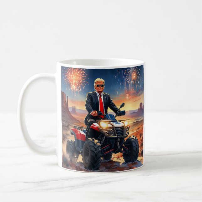 Trump fährt ATV im Monument Valley Fireworks USA Kaffeetasse (Links)