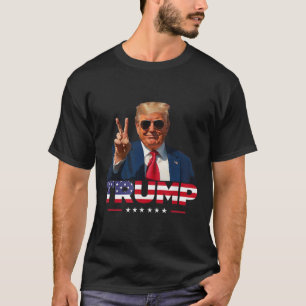 Trump - Friedenszeichen Hand USA Flagge Trump 2024 T-Shirt