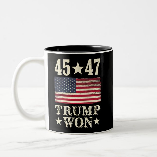Trump gewann 2024 45 47. US-Präsident Flagge Zweifarbige Tasse (Links)