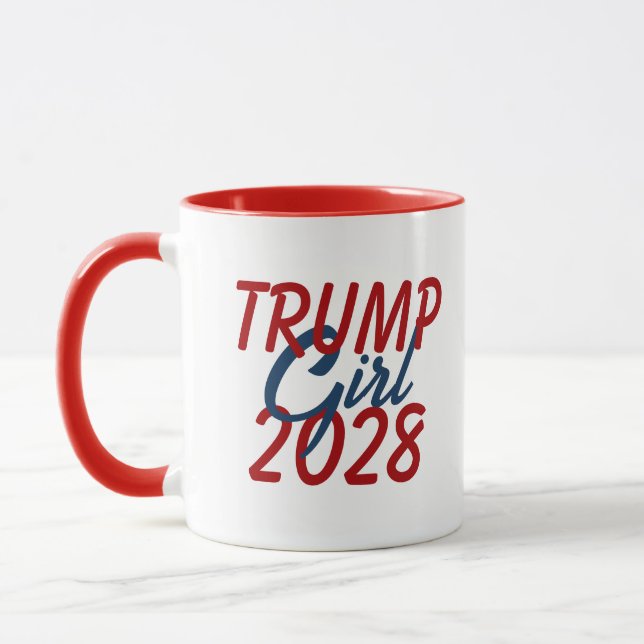 Trump Girl 2028 mit Flag Shoe Tasse (Links)