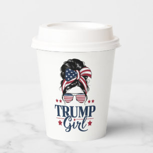 Trump Girl Messy Bun Trump 2024 Wahl Amerikaner Pappbecher