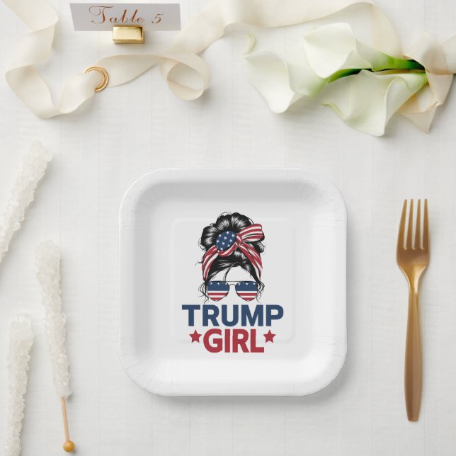 Trump Girl Messy Bun Trump 2024 Wahl Amerikaner Pappteller (Hochzeit)