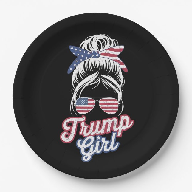 Trump Girl Messy Bun Vintag amerikanische Flagge Pappteller (Vorderseite)