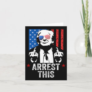 Trump hält dies fest (auf der Rückseite) Karte