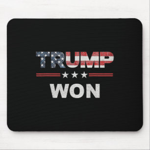 Trump hat am 4. Juli die amerikanische Flagge gewo Mousepad