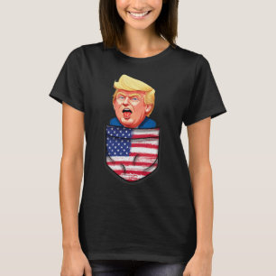 Trump in Tasche USA-Flagge Lustiger Trump 2024 Pat T-Shirt