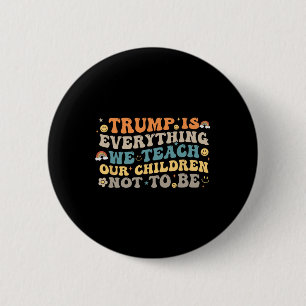 Trump ist alles, was wir unseren Kindern beibringe Button