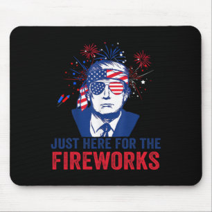 Trump ist hier nur wegen des Feuerwerks Lustiger 4 Mousepad