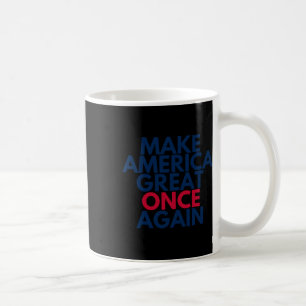 Trump macht Amerika wieder groß im Maga-T-Shirt vo Kaffeetasse