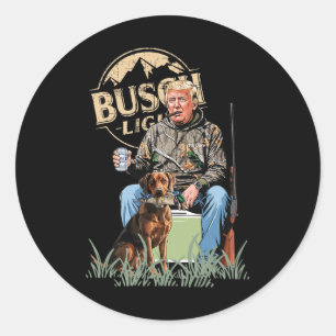 Trump mit der Hundepuppe führt Camouflage der Jagd Runder Aufkleber