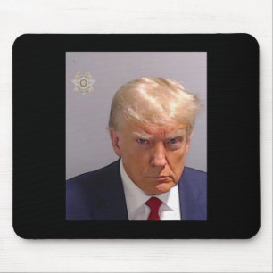 Trump Mugshot T-Shirt - Ikonisch und lustig Mousepad